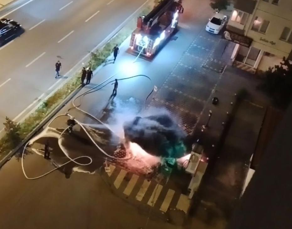 Kayseri'de Elektrikli Araç Yangını: Şarj İstasyonunda Müdahale Anları