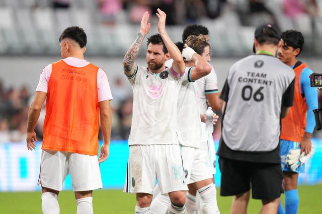 Messi, Kariyerinde 49. Kupasını Takdim Etti: Efsaneler Arasında Yerini Güçlendiriyor