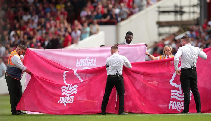 Premier Lig’de korkunç sakatlık! Nottingham Forest’ın Brezilyalı oyuncusu Danilo ilk maçta ayağını kırdı… Tribünler ve oyuncular gözyaşlarını tutamadı.