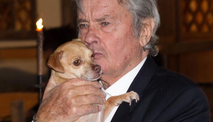 Alain Delon’un vasiyeti gündemdeydi! Aile tepki gösterdi: Köpek uyutulmayacak