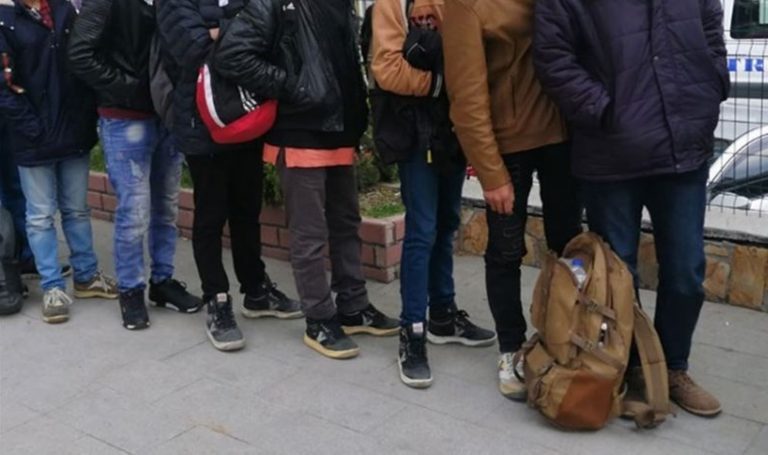 Kırşehir’de 15 kaçak göçmen ve 4 organizatör yakalandı – Son Dakika Türkiye Haberleri