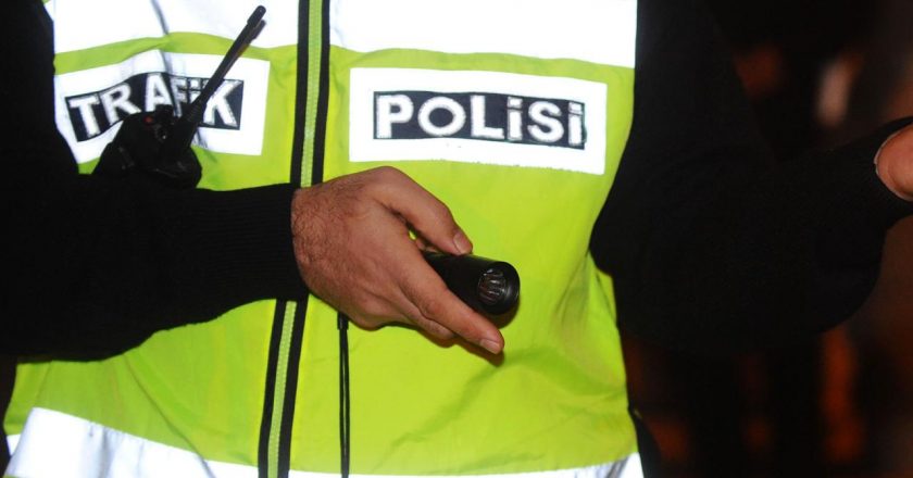 Aracıyla kaçan sürücüye 32 bin lira ceza kesildi