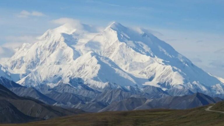 Trump, ABD'deki en yüksek dağın adını değiştirmek istiyor