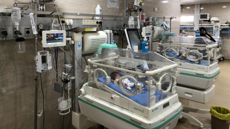 Katil İsrail, Gazze'deki Kemal Advan hastanesinin derhal boşaltılması konusunda uyardı