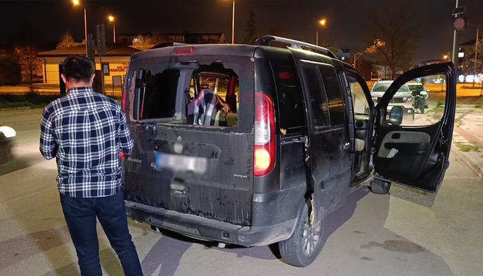 Yangın, bir pompa tüfeği ile seyirdeki hafif ticari araca açıktı! 1 kişi yaralandı