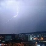 Gaziantep’te etkili oldu ve şiddetli ve dolu, yıl boyunca aydınlatılan şimşekler