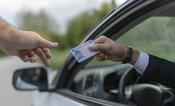 Yeni Trafik Cezaları 2025: Kırmızı Işık İhlali, Alkol Araçlarının Kullanımı, Drift, Makas ve Diğer Penaltılar