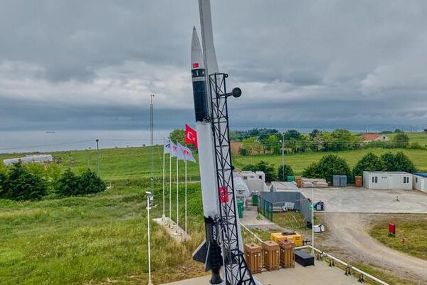 Deltav iki aşamalı hibrid roket, 200 km’den fazla yüksekliğe ulaştı ve bir rekoru kırdı