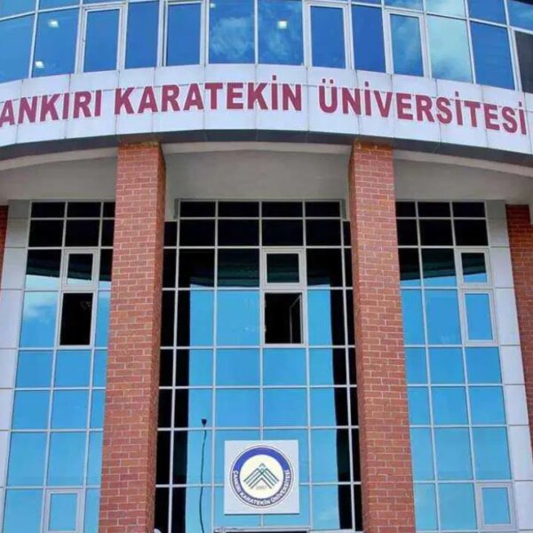 Çantan’da parayla oynayan rektör, öğrencilerin müzik eğitimi hakkında endişelenmedi: Alan dışındaki öğretmenler atandı -Türkiye haberlerini çizerek
