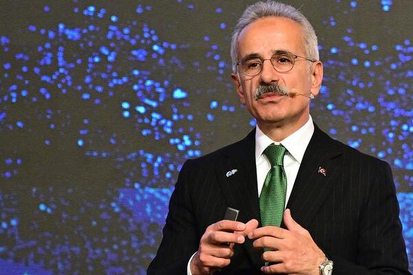 İran’da kalan uçaklar Türkiye’ye dönüyor! Bakan Uraloğlu duyurdu