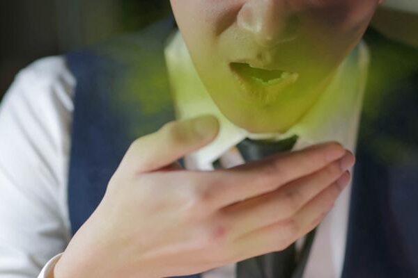 Alitoz sadece diş problemlerinden oluşmakla kalmaz: vücuttaki başka bir hastalığın belirtisi olabilir! Halitosis neden ortaya çıkıyor?