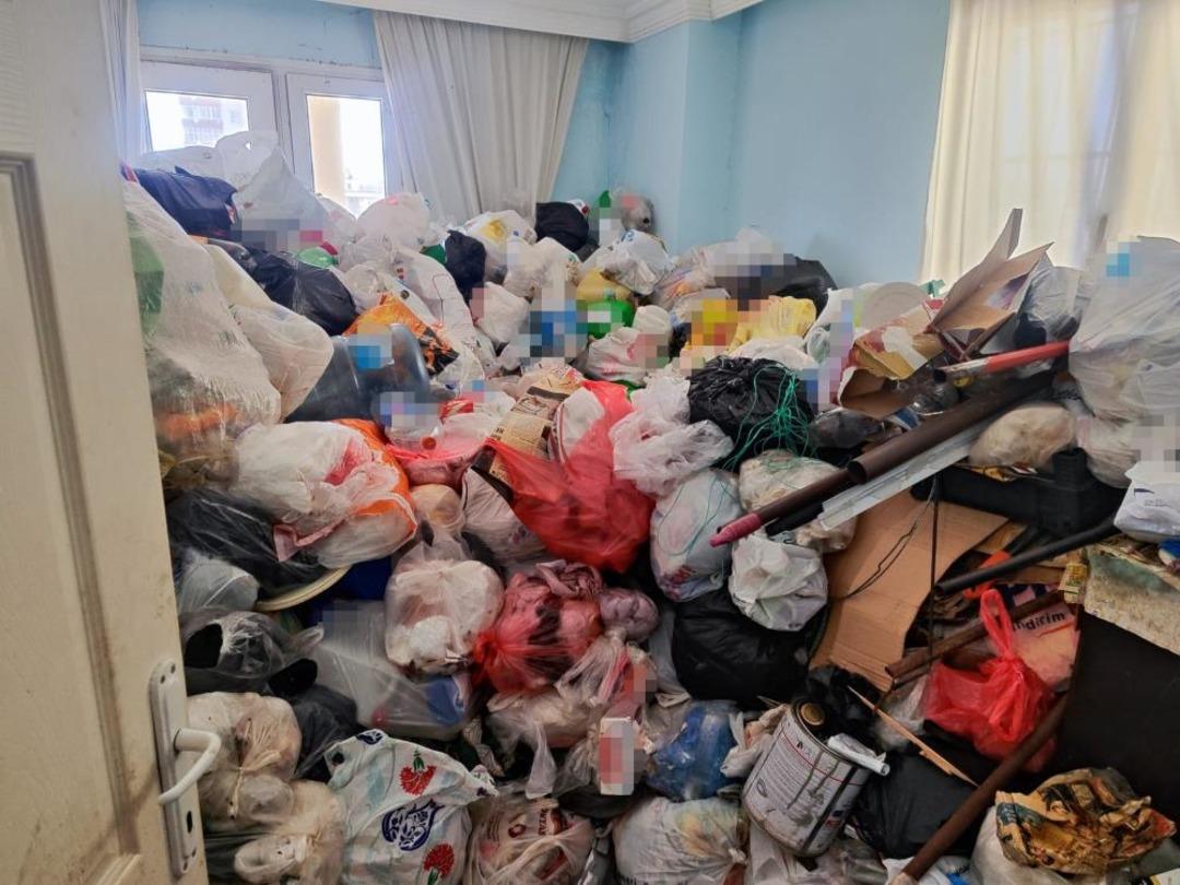 Gördüklerine inanamadılar! Daire 2'den çıktıdan iki çöp kamyonu