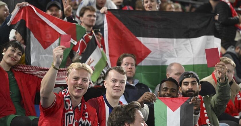 Norveçli taraftarlar İsrail’e 4 bin kırmızı kart gösterdi