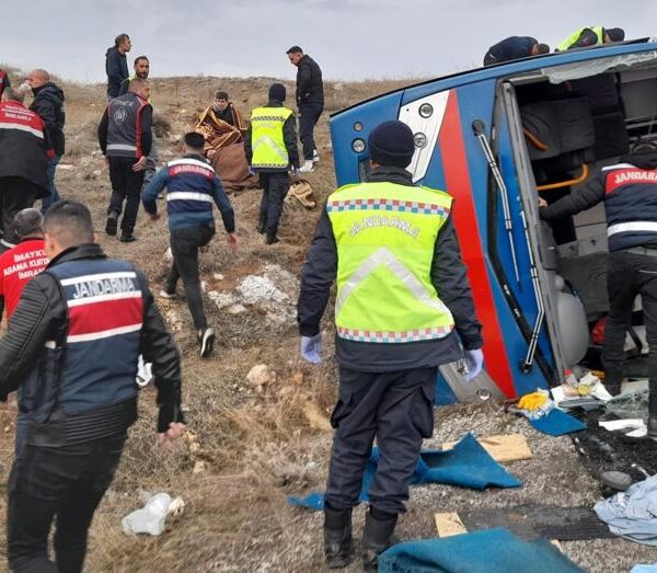 Sivas’ta Cezaevi Araç Kazası: 2’si Ağır 9 Yaralı